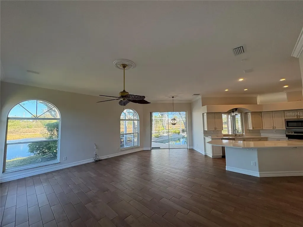 5205 Far Oak Circle Sarasota FL 34238