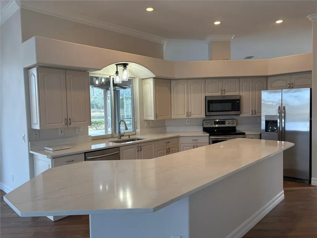 5205 Far Oak Circle Sarasota FL 34238