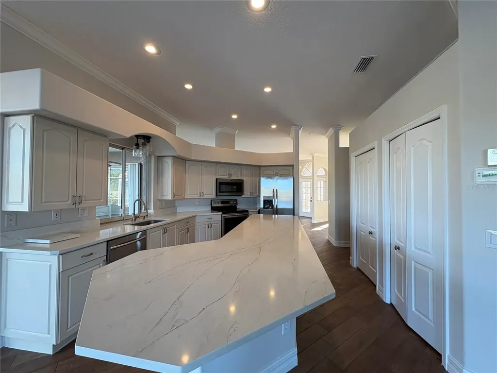 5205 Far Oak Circle Sarasota FL 34238