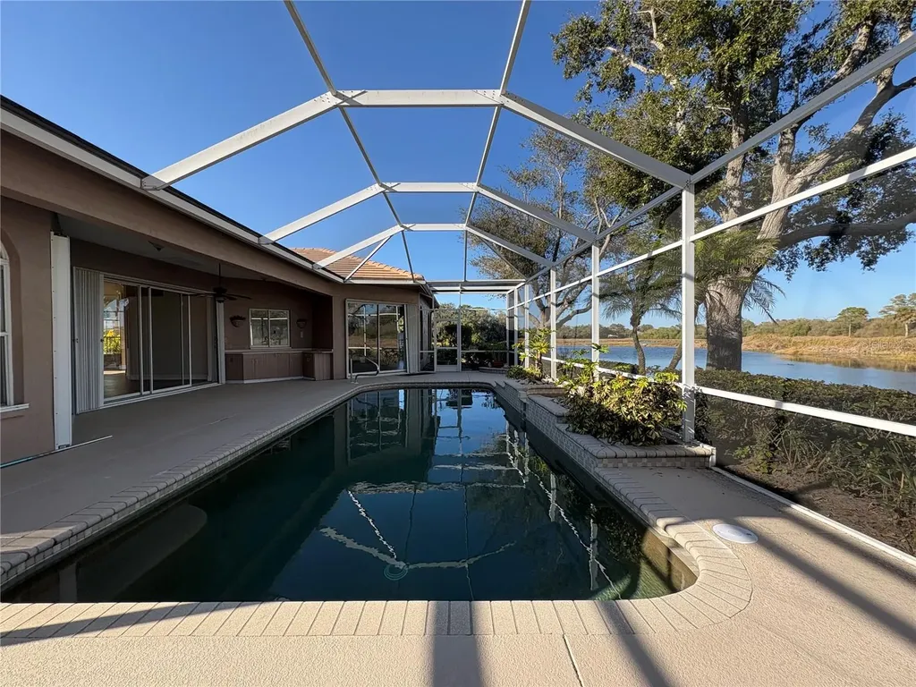 5205 Far Oak Circle Sarasota FL 34238