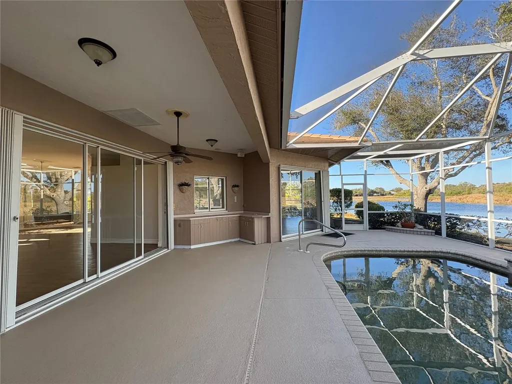 5205 Far Oak Circle Sarasota FL 34238