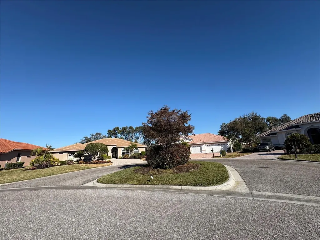 5205 Far Oak Circle Sarasota FL 34238
