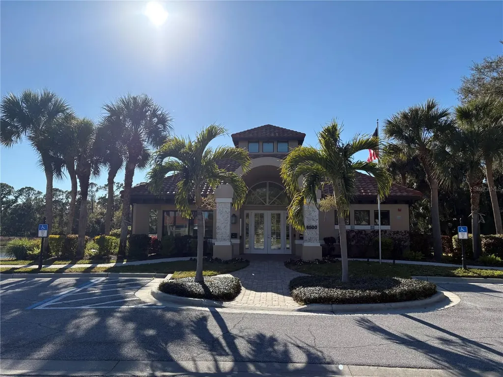 5205 Far Oak Circle Sarasota FL 34238