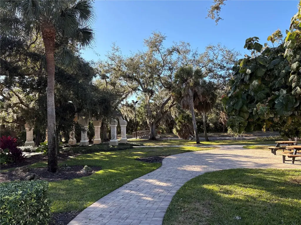 5205 Far Oak Circle Sarasota FL 34238