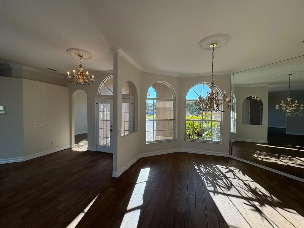 5205 Far Oak Circle Sarasota FL 34238
