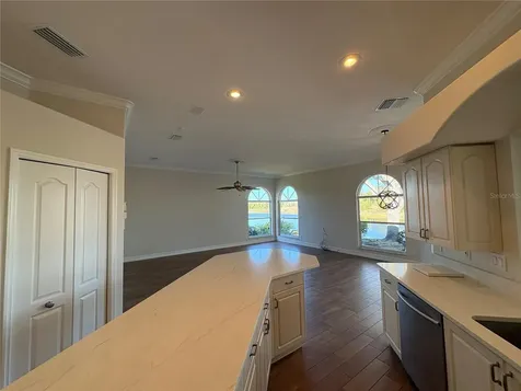 5205 Far Oak Circle Sarasota FL 34238
