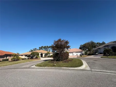 5205 Far Oak Circle Sarasota FL 34238