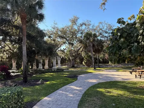 5205 Far Oak Circle Sarasota FL 34238