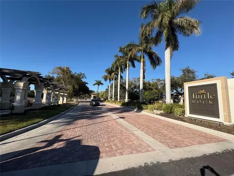 5205 Far Oak Circle Sarasota FL 34238