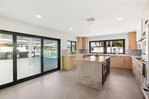 12125 5th Street E Treasure Island FL 33706
