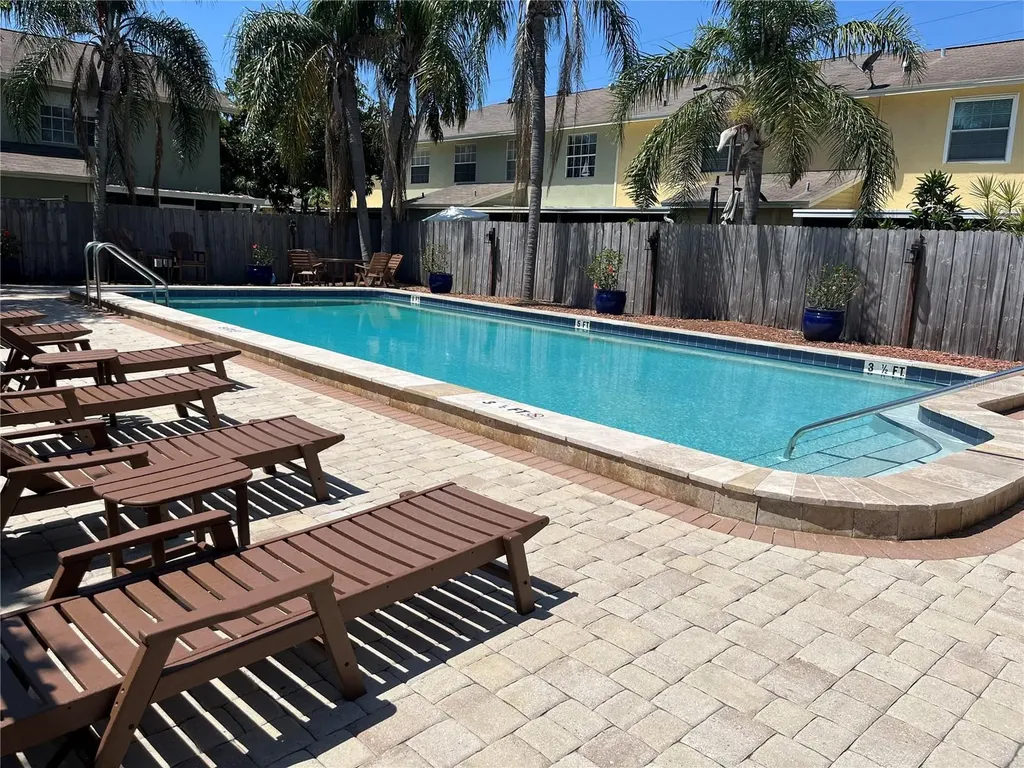1512 Chateaux De Ville Court Clearwater FL 33764