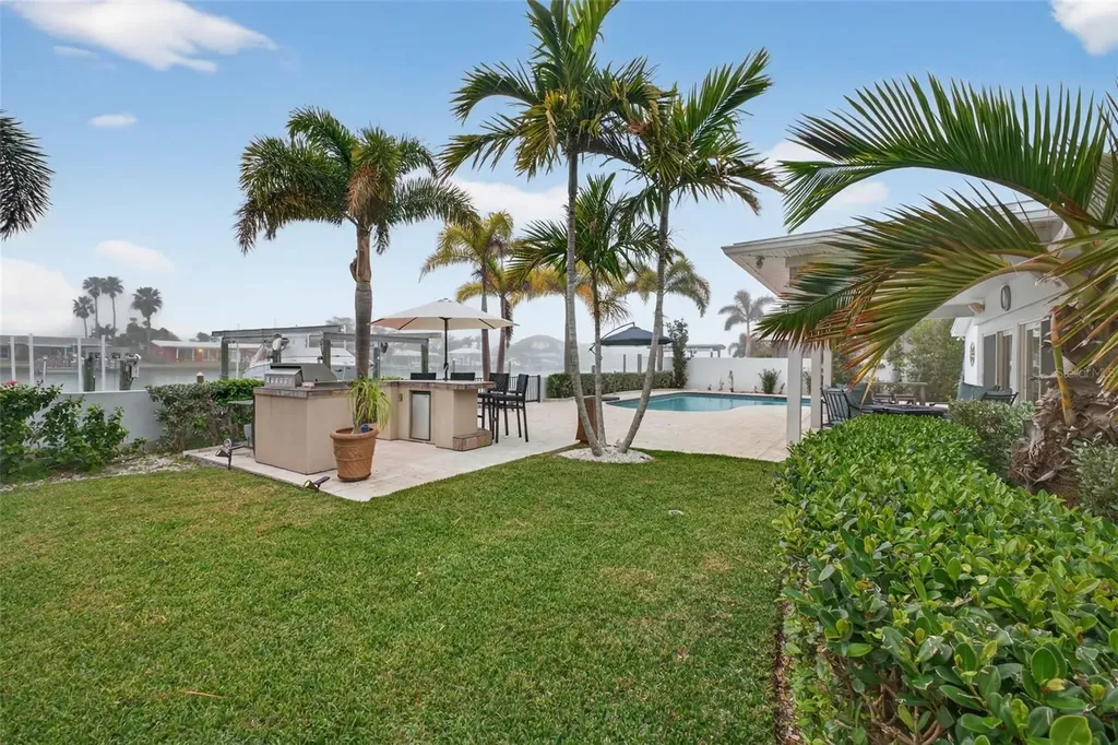 136 Windward Island Clearwater Beach FL 33767
