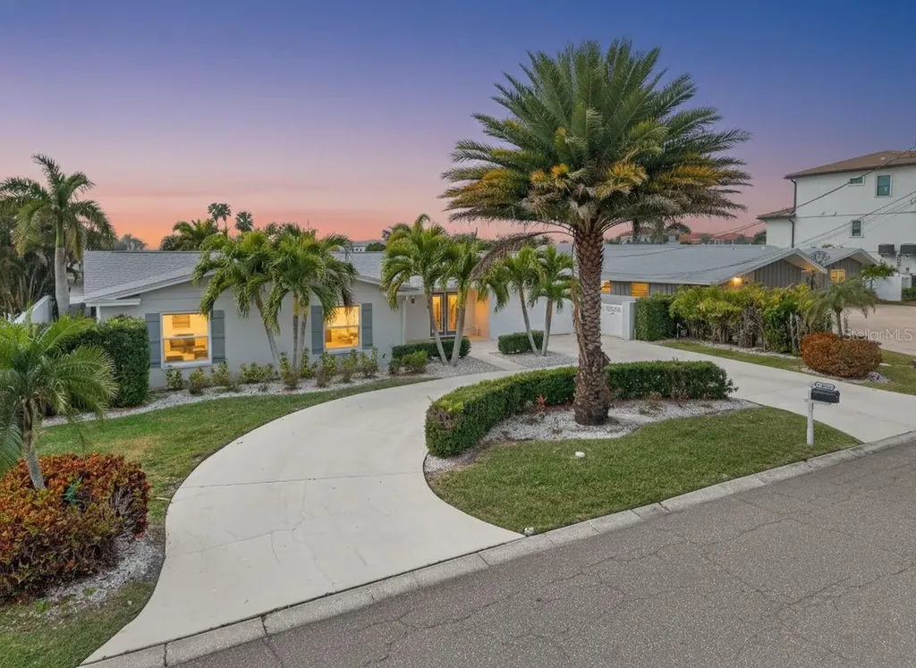 136 Windward Island Clearwater Beach FL 33767