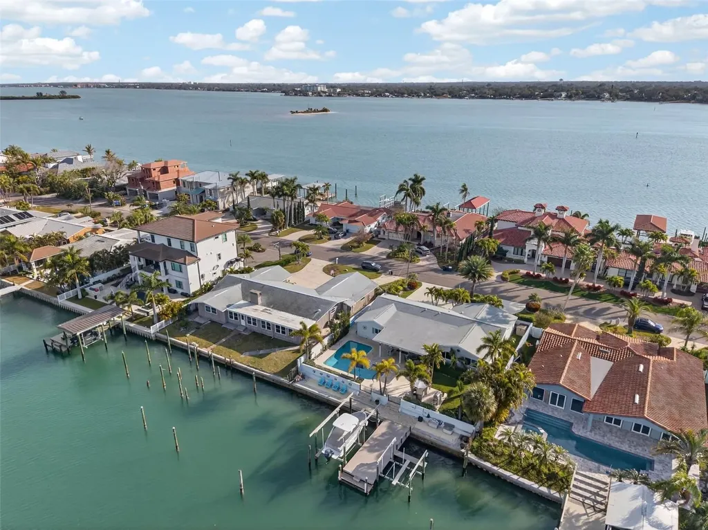 136 Windward Island Clearwater Beach FL 33767