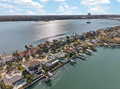 136 Windward Island Clearwater Beach FL 33767