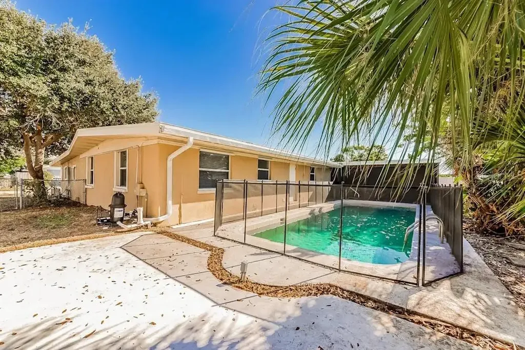 6218 Nutmeg Avenue Sarasota FL 34231