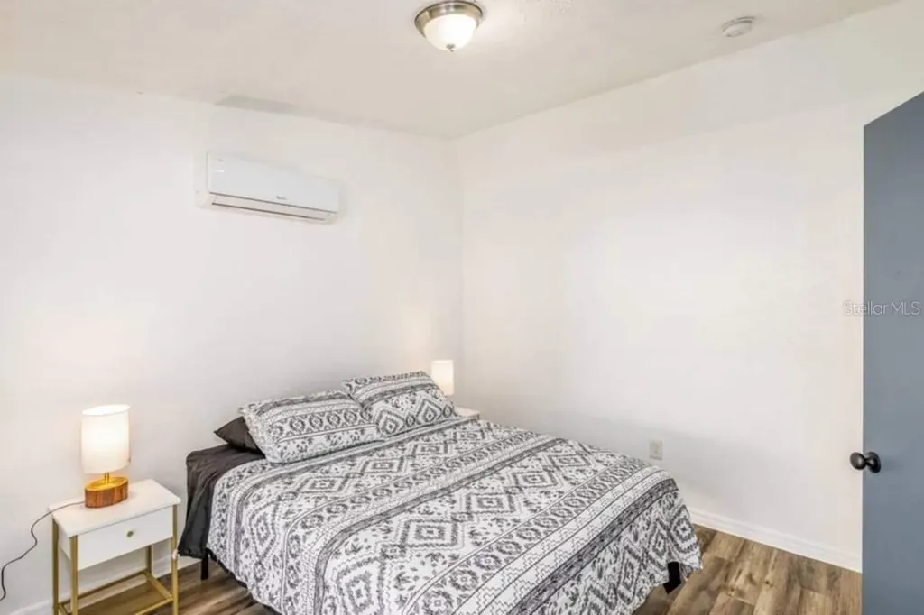 2301 Carlton Drive Orlando FL 32806