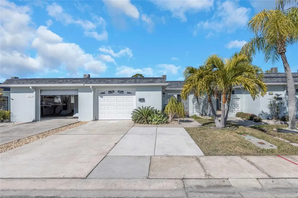 285 Boca Ciega Point Boulevard N St Petersburg FL 33708