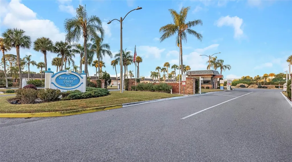 285 Boca Ciega Point Boulevard N St Petersburg FL 33708