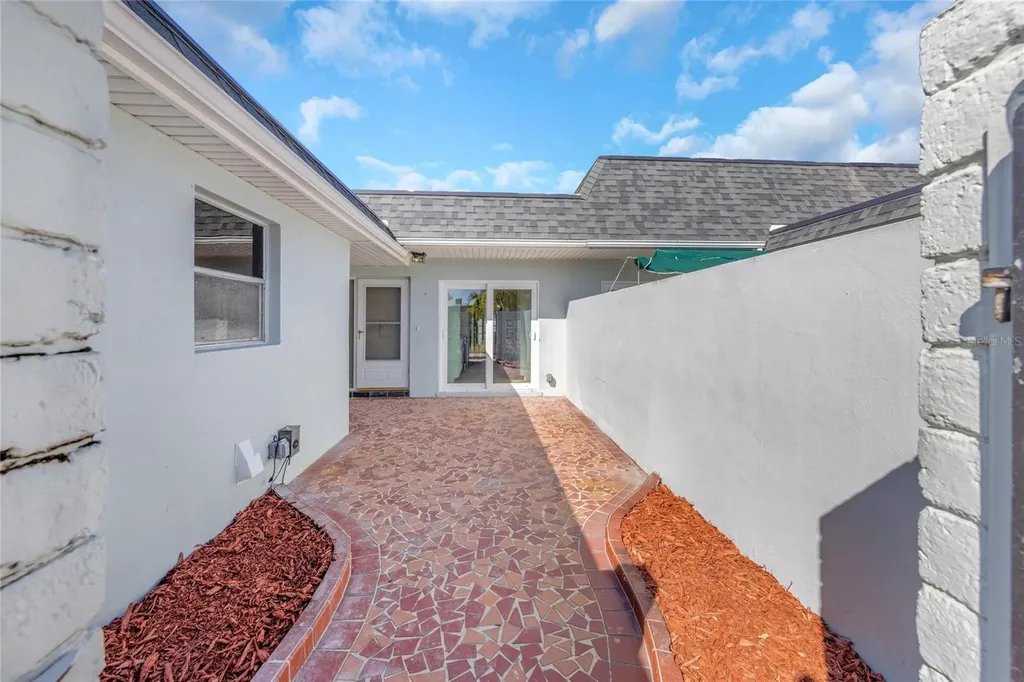 285 Boca Ciega Point Boulevard N St Petersburg FL 33708