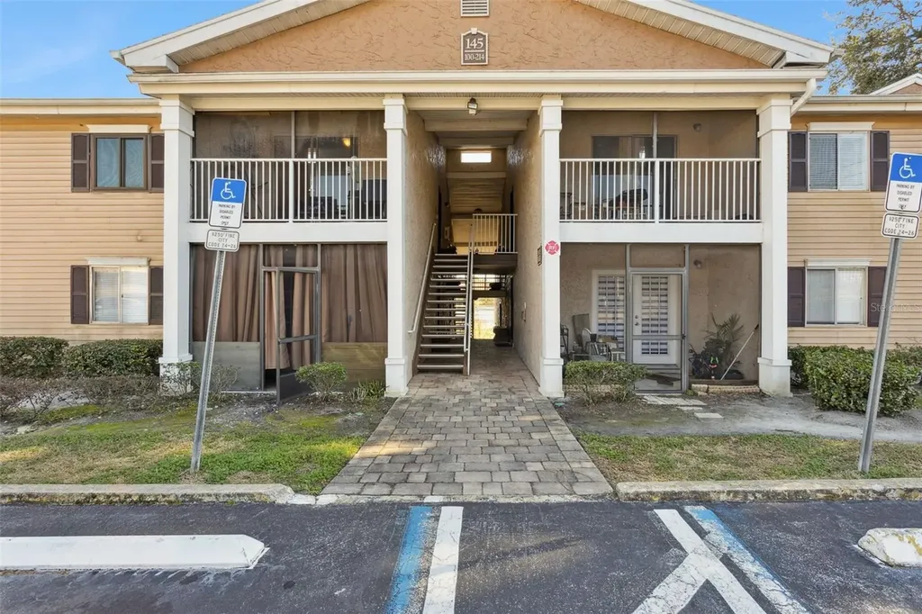 145 N Pearl Lake Causeway Altamonte Springs FL 32714
