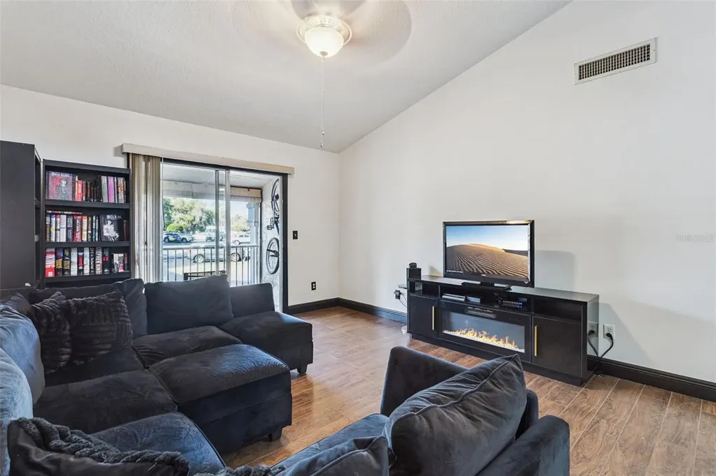 145 N Pearl Lake Causeway Altamonte Springs FL 32714