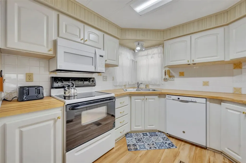 19 Hawaiian Way Leesburg FL 34788