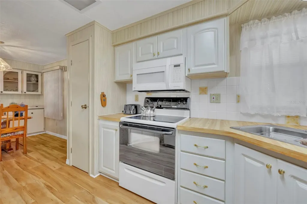 19 Hawaiian Way Leesburg FL 34788
