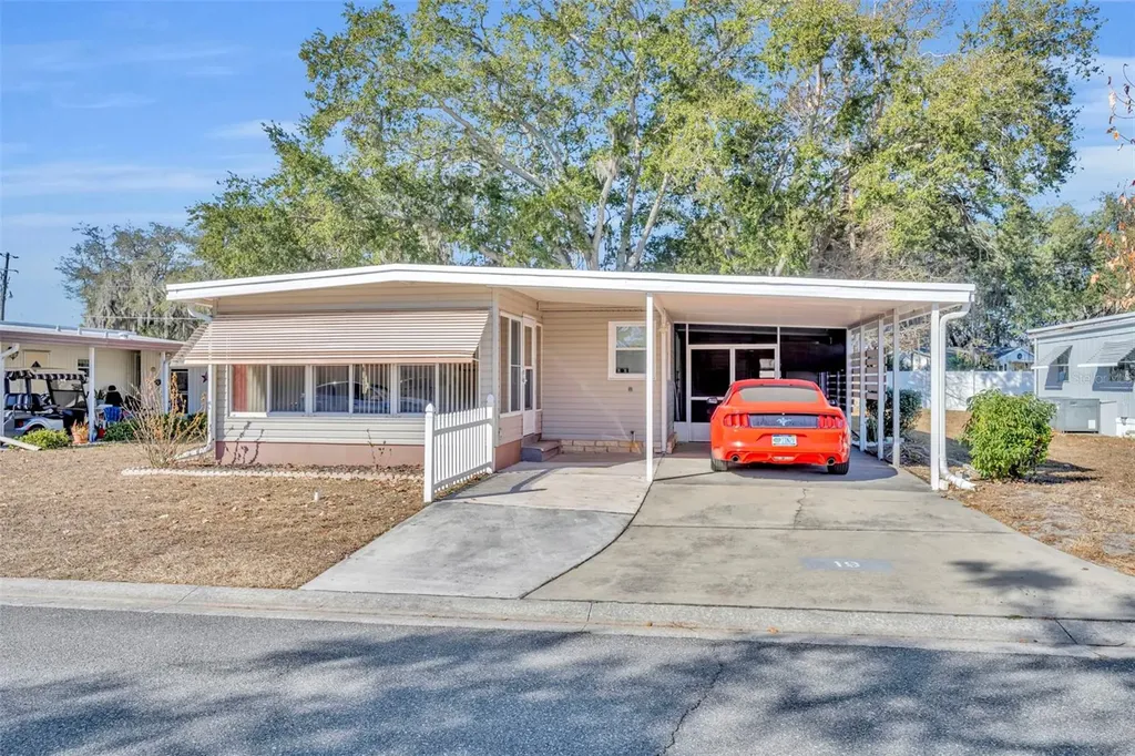 19 Hawaiian Way Leesburg FL 34788