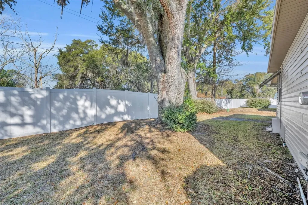 19 Hawaiian Way Leesburg FL 34788