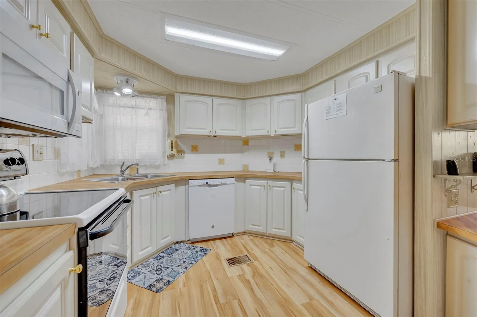 19 Hawaiian Way Leesburg FL 34788