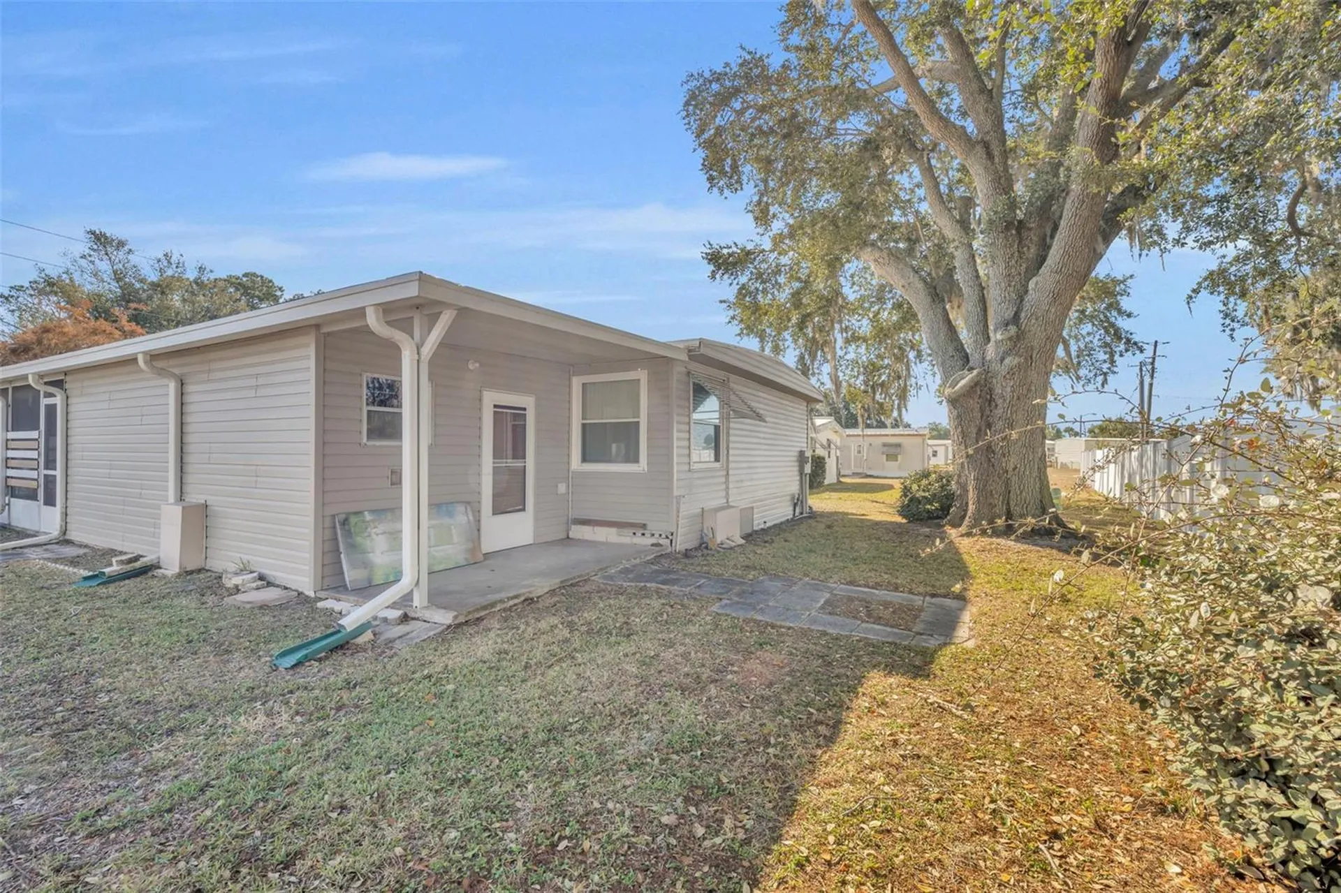 19 Hawaiian Way Leesburg FL 34788