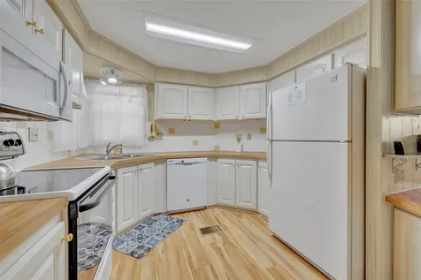 19 Hawaiian Way Leesburg FL 34788