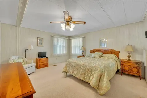19 Hawaiian Way Leesburg FL 34788