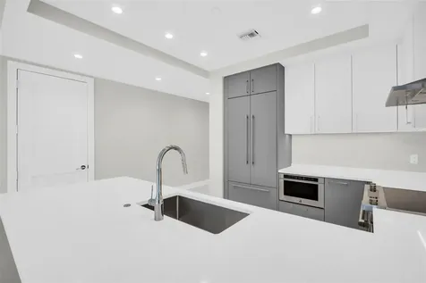 275 1st Avenue S St Petersburg FL 33701