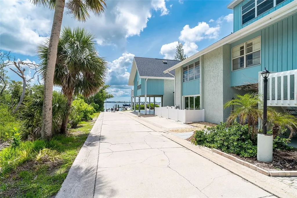 6005 N Beach Road Englewood FL 34223