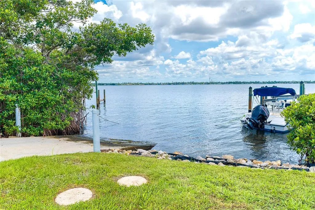6005 N Beach Road Englewood FL 34223