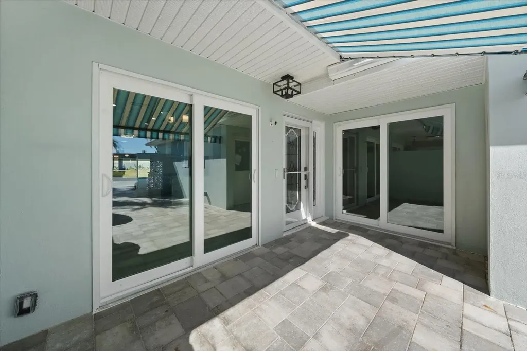 383 Boca Ciega Point Boulevard N St Petersburg FL 33708