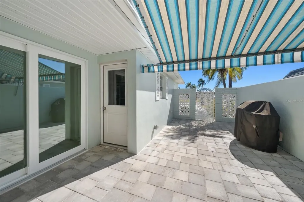 383 Boca Ciega Point Boulevard N St Petersburg FL 33708