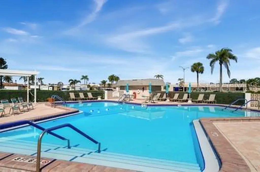383 Boca Ciega Point Boulevard N St Petersburg FL 33708
