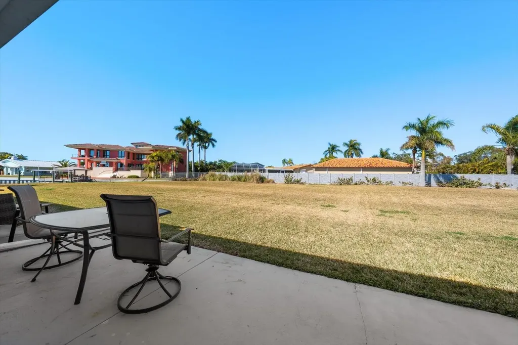 383 Boca Ciega Point Boulevard N St Petersburg FL 33708