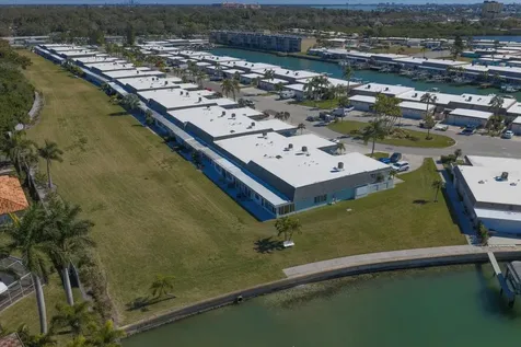 383 Boca Ciega Point Boulevard N St Petersburg FL 33708