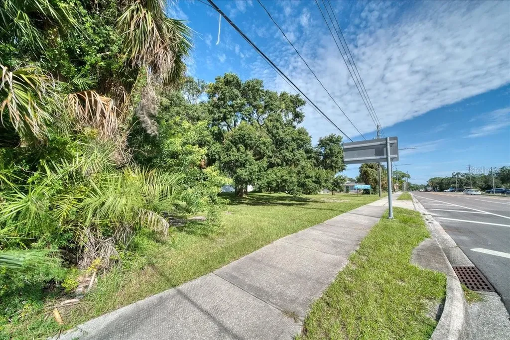 1040 Broadway Dunedin FL 34698
