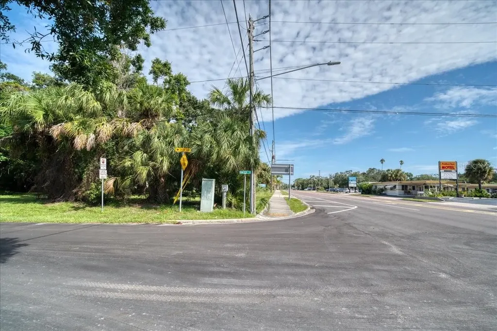 1040 Broadway Dunedin FL 34698