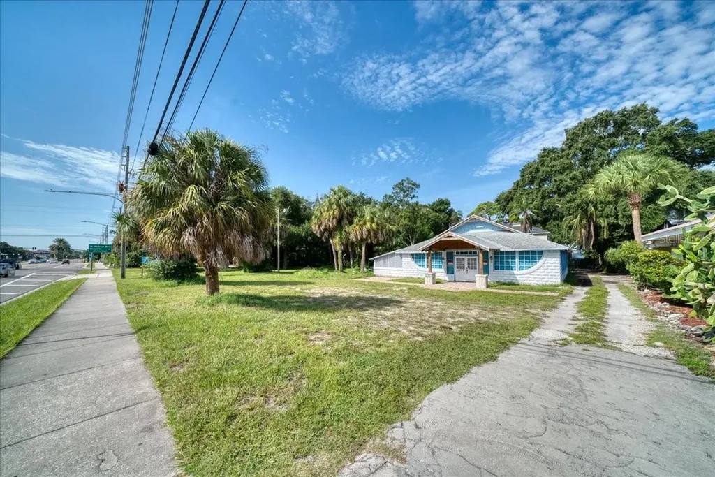 1040 Broadway Dunedin FL 34698