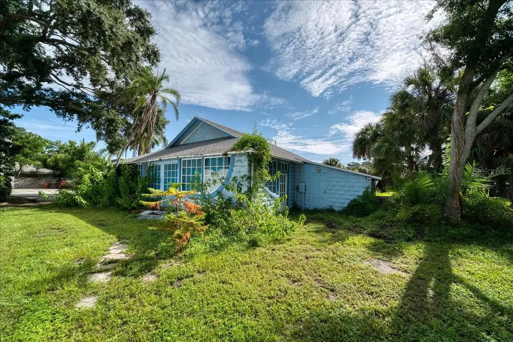 1040 Broadway Dunedin FL 34698