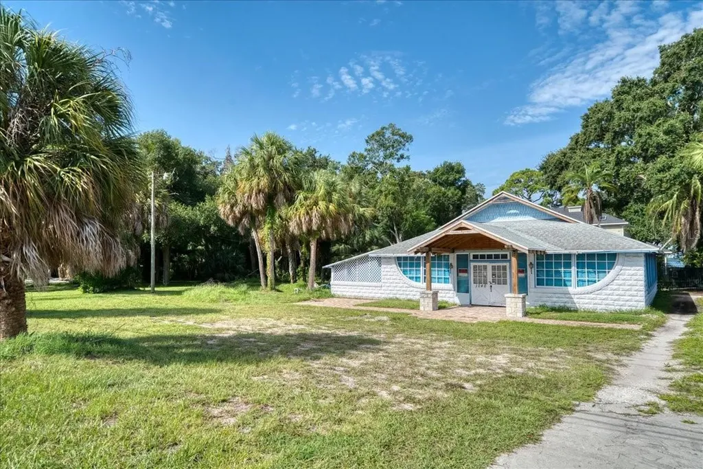 1040 Broadway Dunedin FL 34698