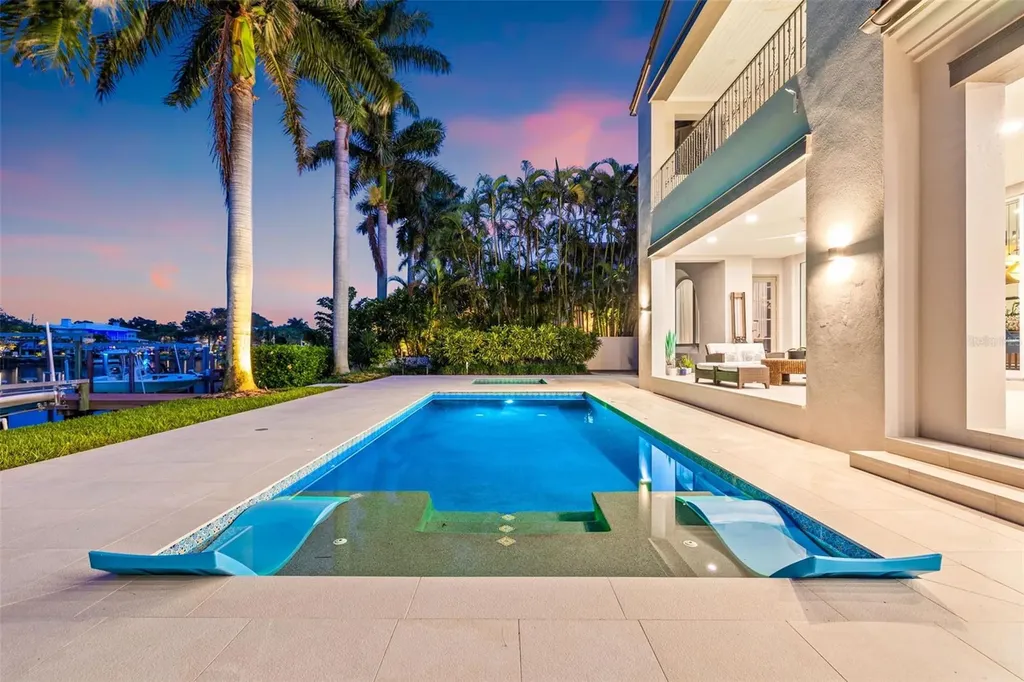 851 Brightwaters Boulevard NE St Petersburg FL 33704