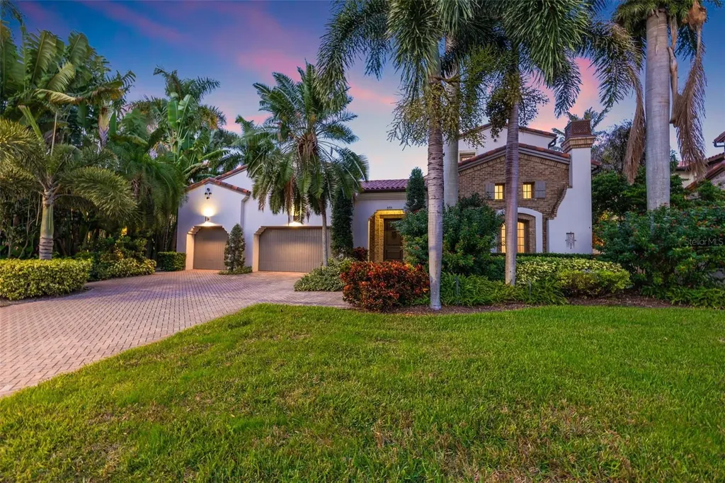 851 Brightwaters Boulevard NE St Petersburg FL 33704