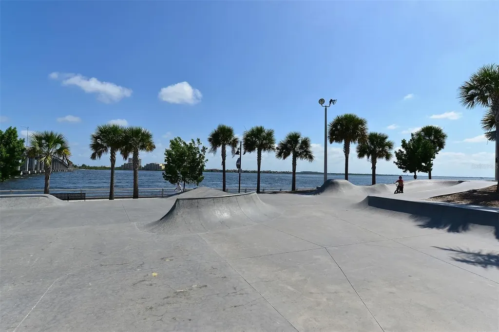 1016 10th Avenue W Bradenton FL 34205